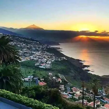 Дом отдыха Cozy House In Candelaria, Sea View *